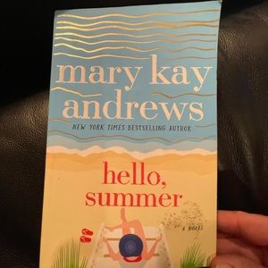 Mary Kay Andrew’s Hello Summer and JD Robb books lot of 2 like new!